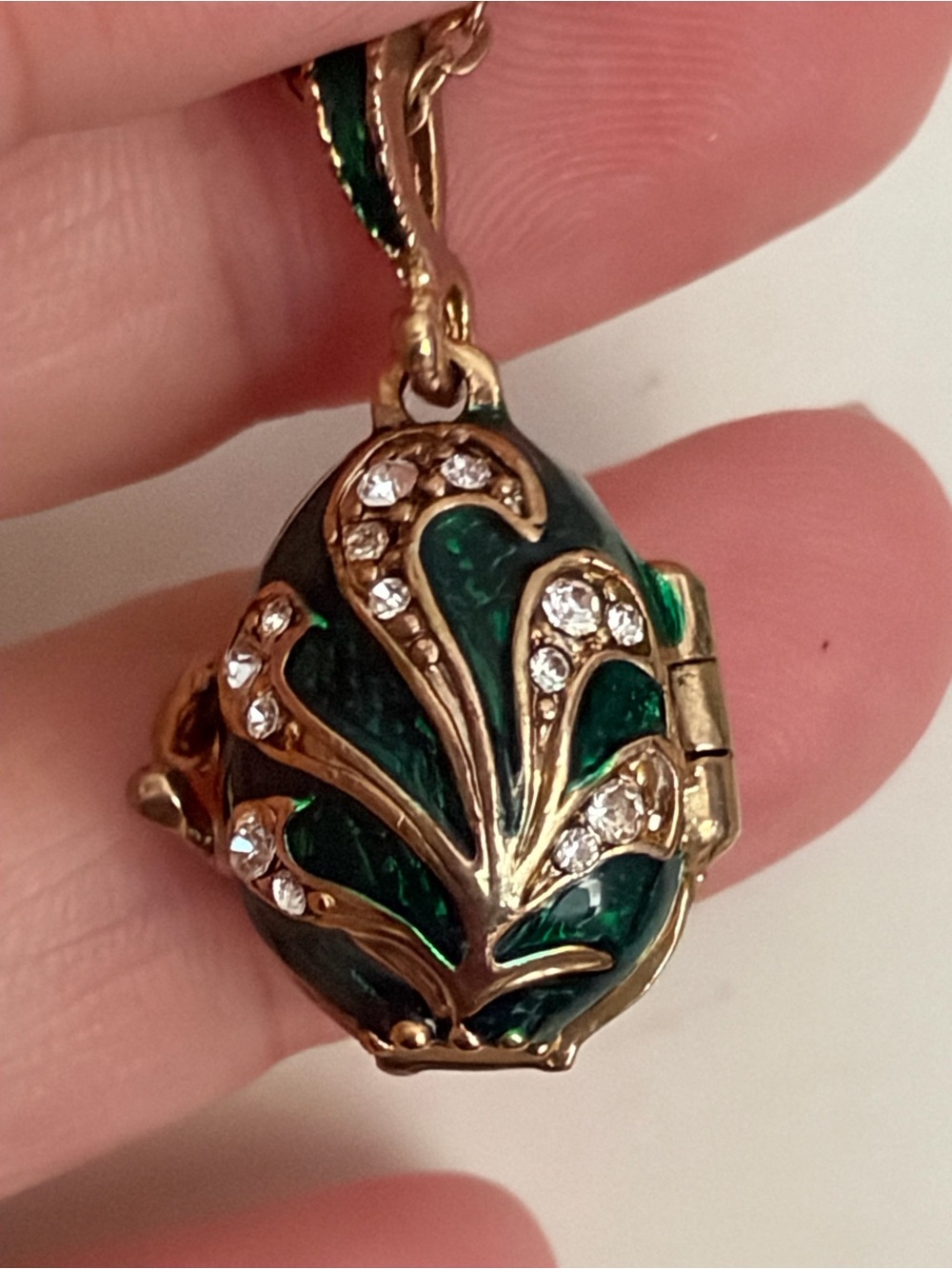 Gold-Tone Emerald Green Crystal Pendant Necklace